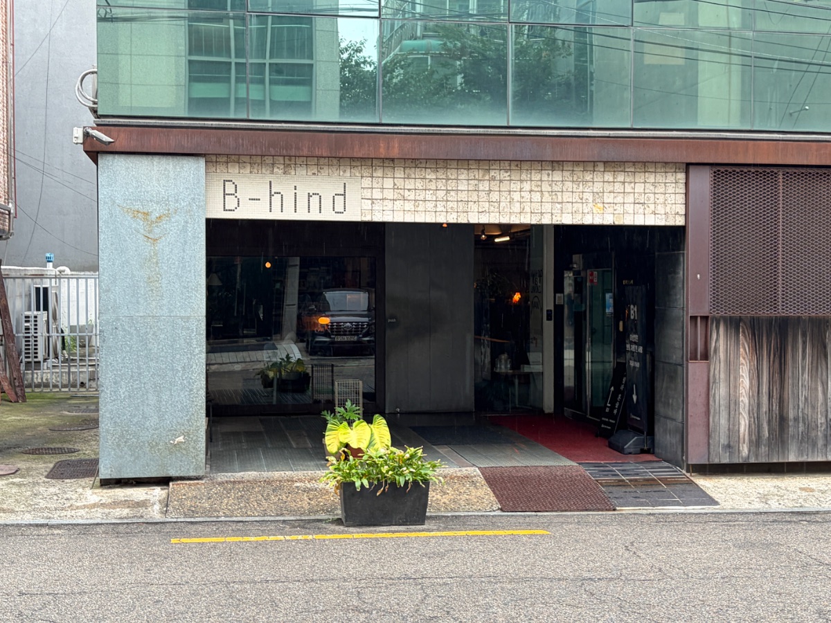 비하인드 사진